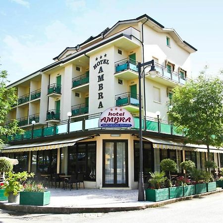Hotel Ambra チェゼナーティコ エクステリア 写真