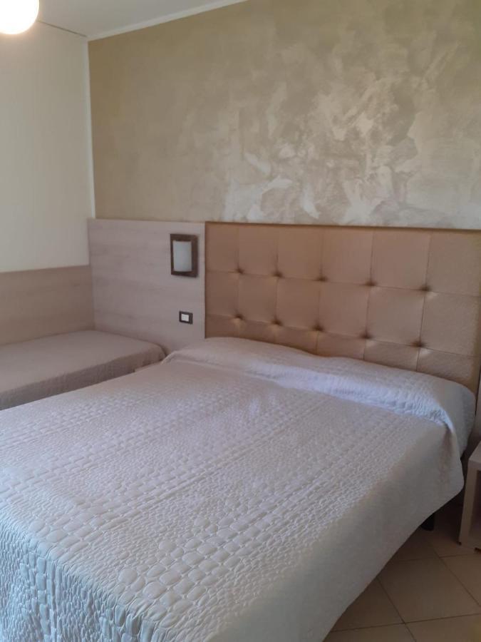 Hotel Ambra チェゼナーティコ エクステリア 写真
