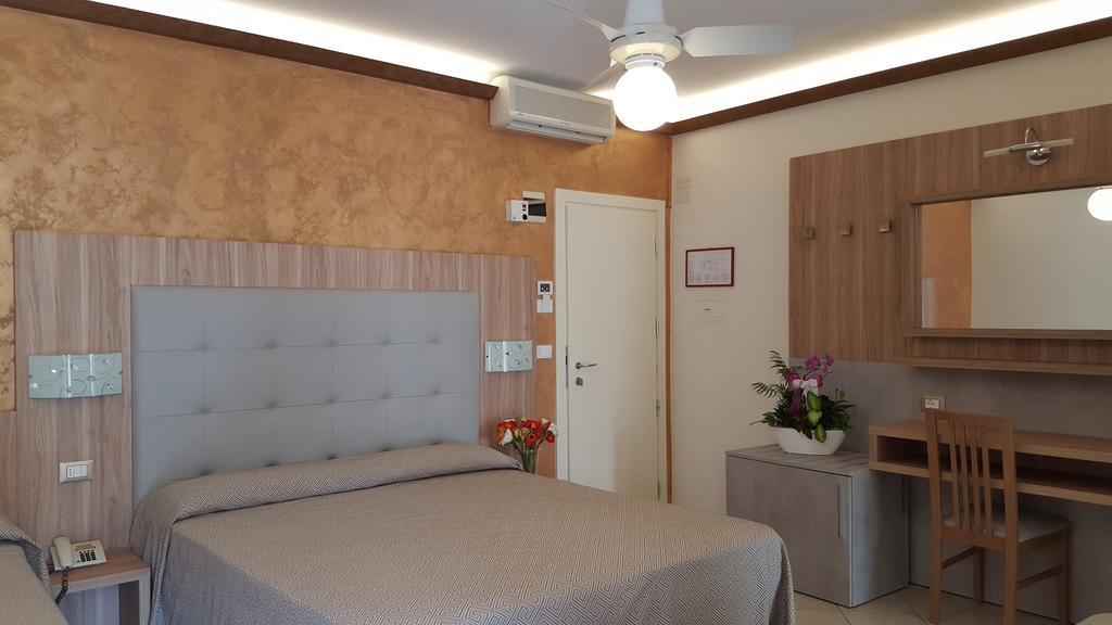 Hotel Ambra チェゼナーティコ エクステリア 写真