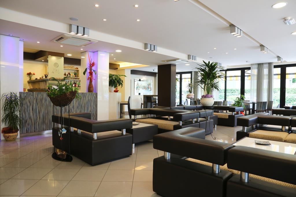 Hotel Ambra チェゼナーティコ エクステリア 写真
