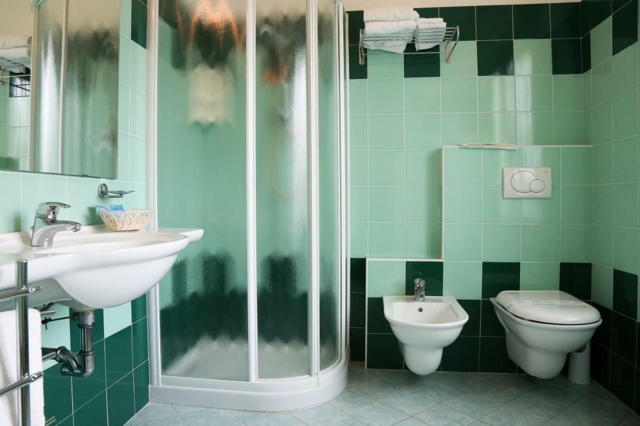 Hotel Ambra チェゼナーティコ エクステリア 写真